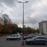  Electriquo Lampadaire LED à grille composite avec poteau et flèche arquée à un bras