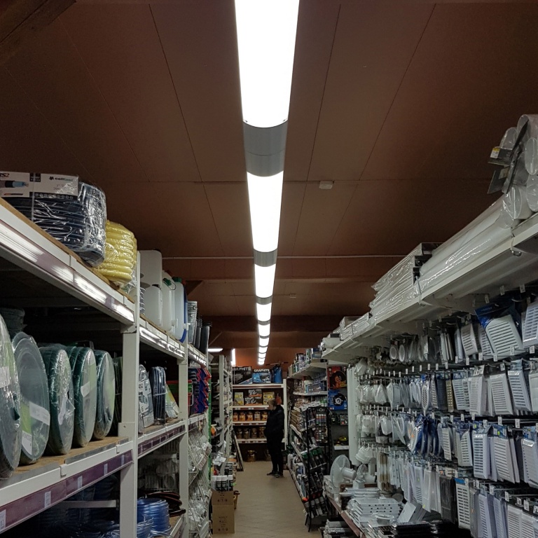 Magazyn firmy ARMATURA s.c. Komperda w Jordanowie