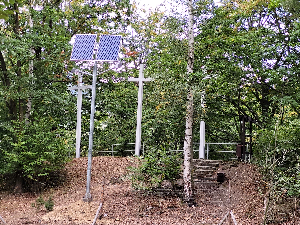 Jugów - latarnia solarna dwuramienna